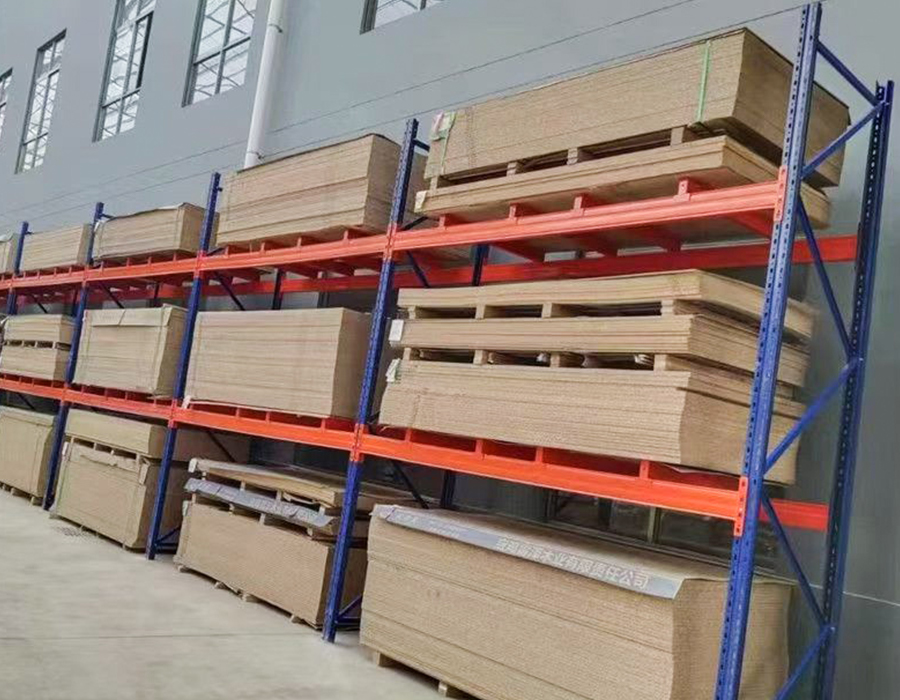 Kraftig reol (~800 kg/lag)